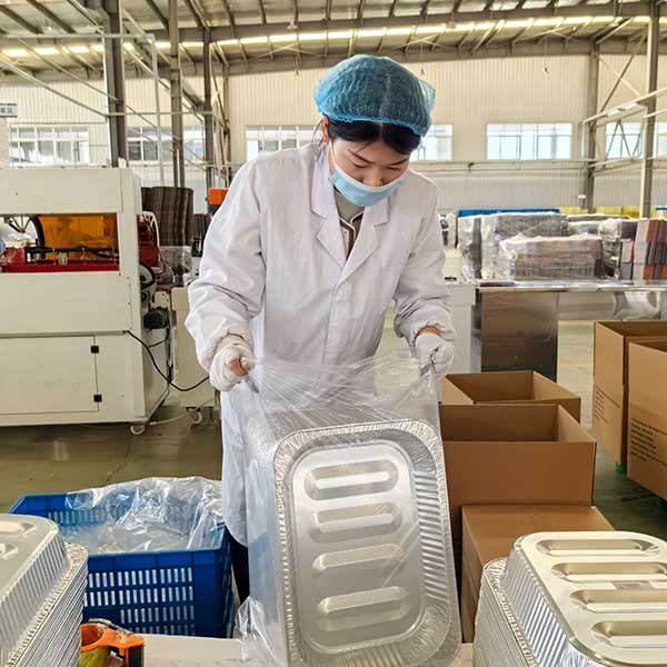 large foil roasting pan